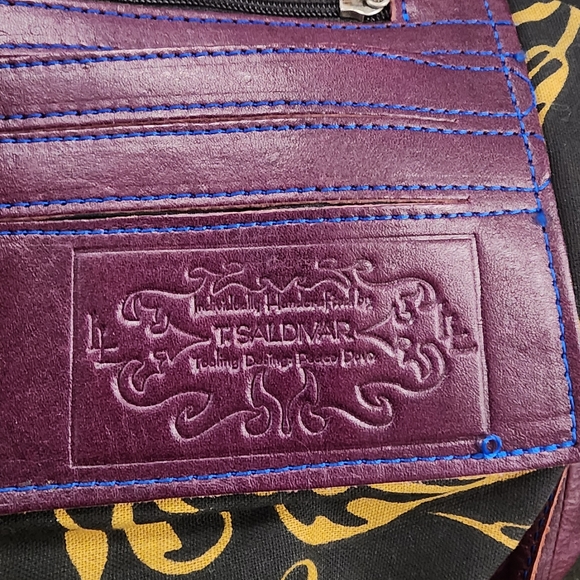 T. Salvidor Individually Handtooled Accent Thread Floral Leather Shoulder Bag - Picture 7 of 7